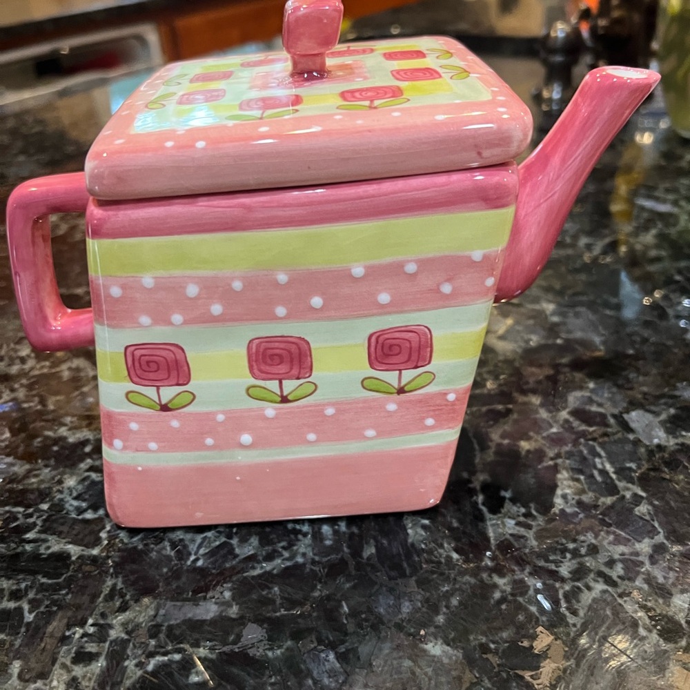 Godinger & Co Pink Asymmetrical Tea Pot Ceramic- 2 Piece Set- Floral Pattern🌷